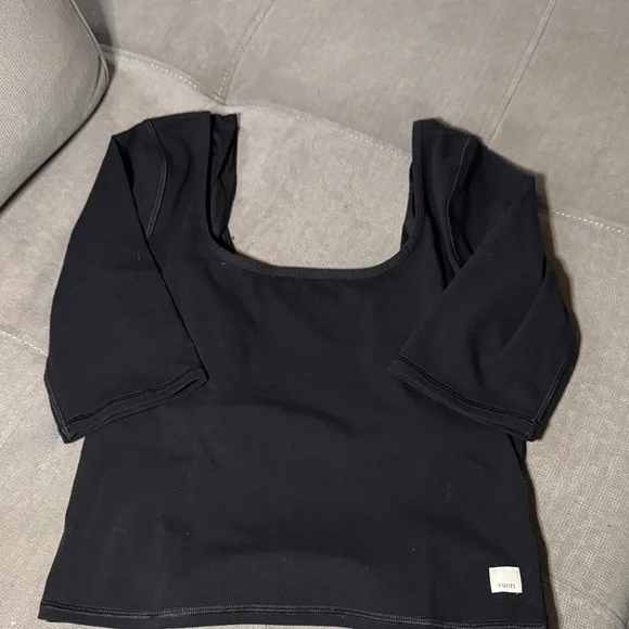 Vuori Black Scoop Neck Short Sleeve Top - Picture 1 of 2